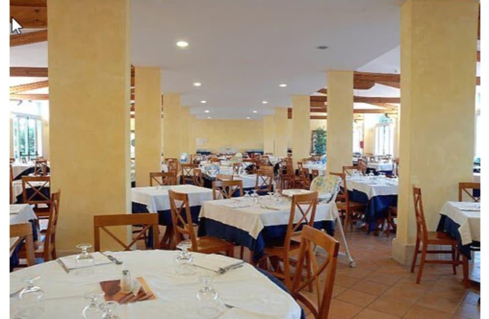 Th Marina Di Pisticci - Ti Blu Village Buitenkant foto